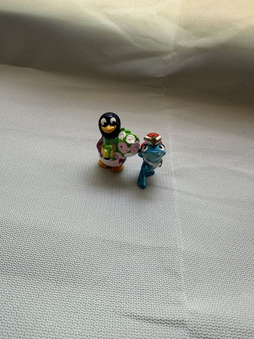 Киндер игрушки  90-х лягушки пингвин акула