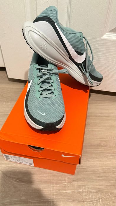 Nike  revolution 8 кроссовки