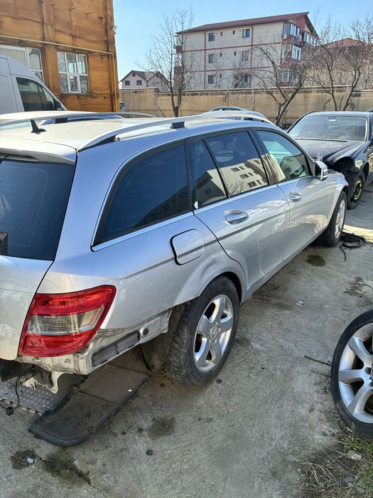 Dezmembrez Mercedes-benz C-class w204