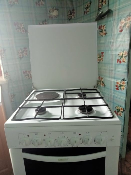 Продам газовую плиту