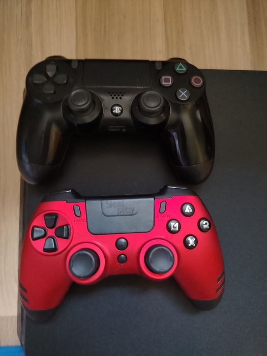 PlayStation 4  slim с два джойстика и 8 игри