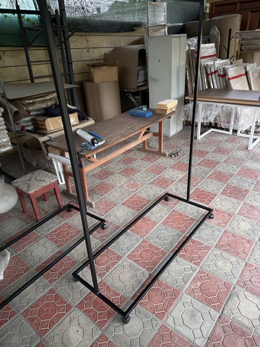 Вешалка для магазина