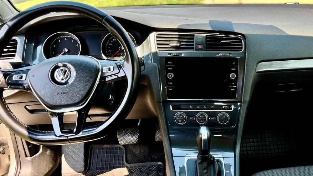 Vand VW GOLF 7 an 2020 BENZINA CNG