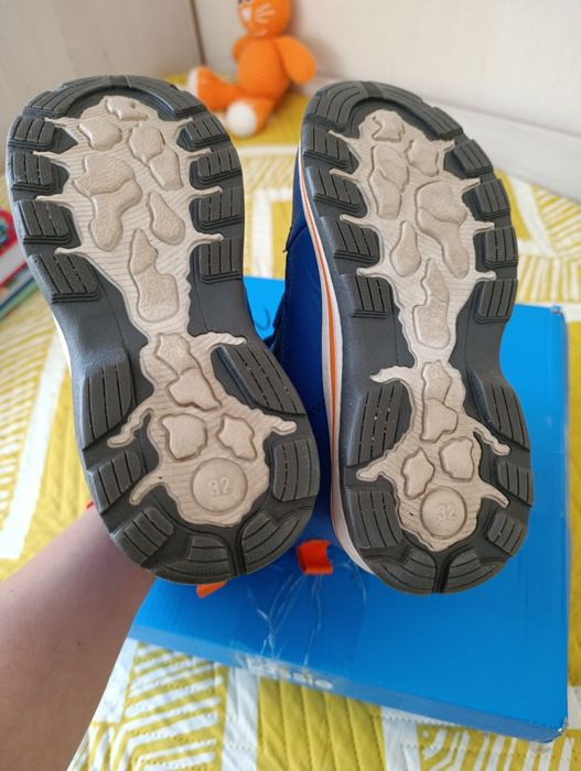 Продам ботинки зимние Ласси