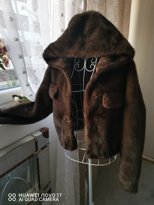 Blana scurta maro cu glugă