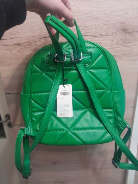 Продавам чисто нова мини раница