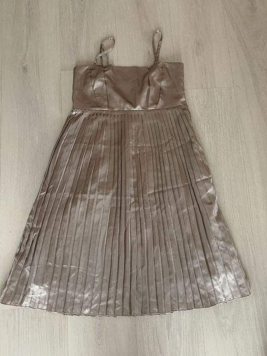 Vand rochie superba(M) cu sacou.