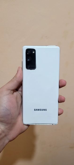 Samsung s20fe идеал