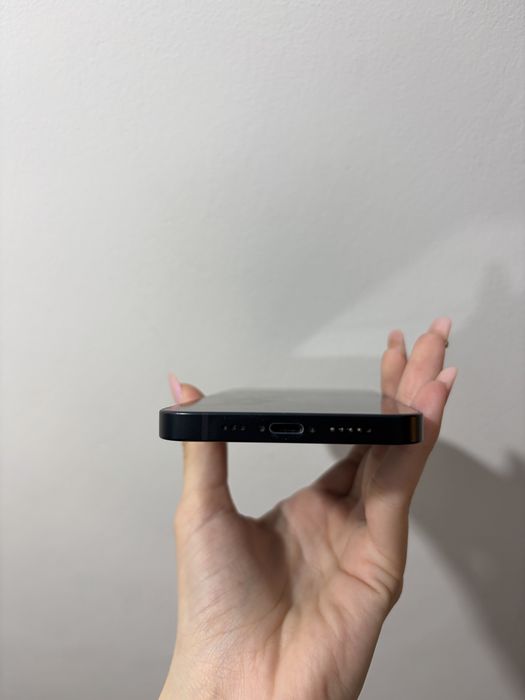 iPhone 14 – Stare impecabilă, fără zgârieturi, funcționează perfect