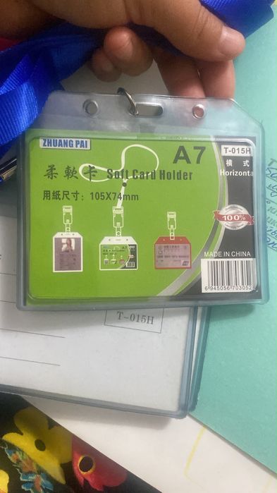 Продам бейджики новые