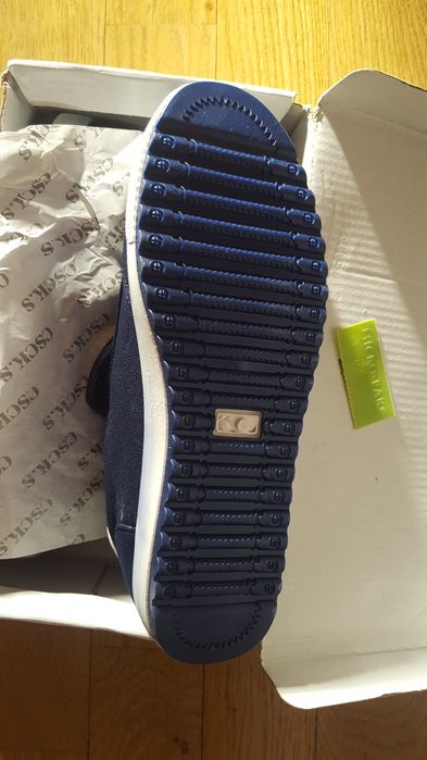 Pantofi sport. Noi. Livrez personal în Sibiu. Trimit curier