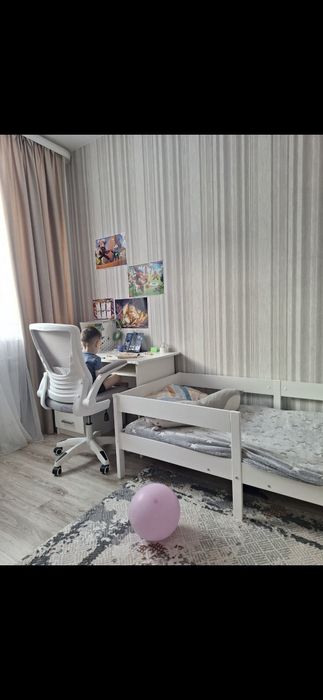 Детская кровать с матрасом 166*8*75