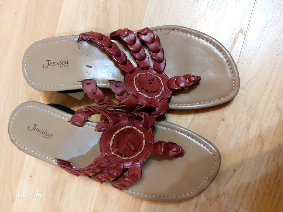 Продавам нови дамски сандали ,обувки и ботуши големи номера