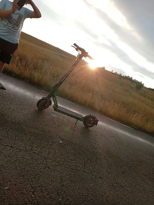 Vând trotineta electrica defecta