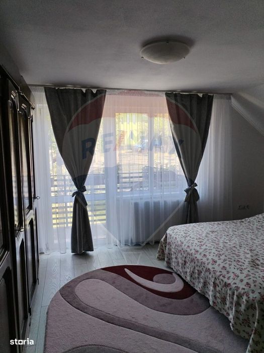 Casă individuală, teren 3275 mp, 6 camere, livadǎ cu pomi fructiferi