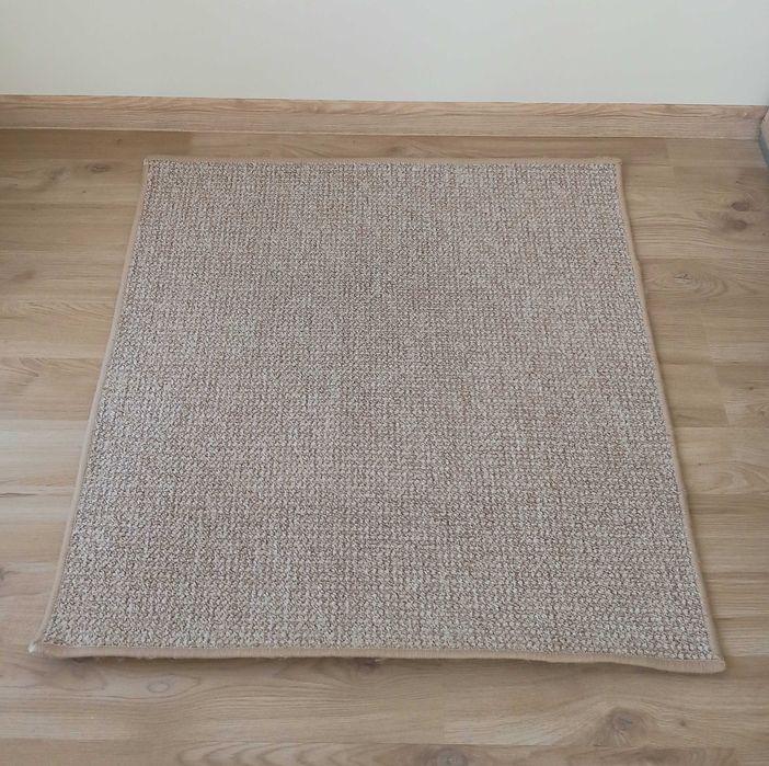 Мини килимче в бежов цвят