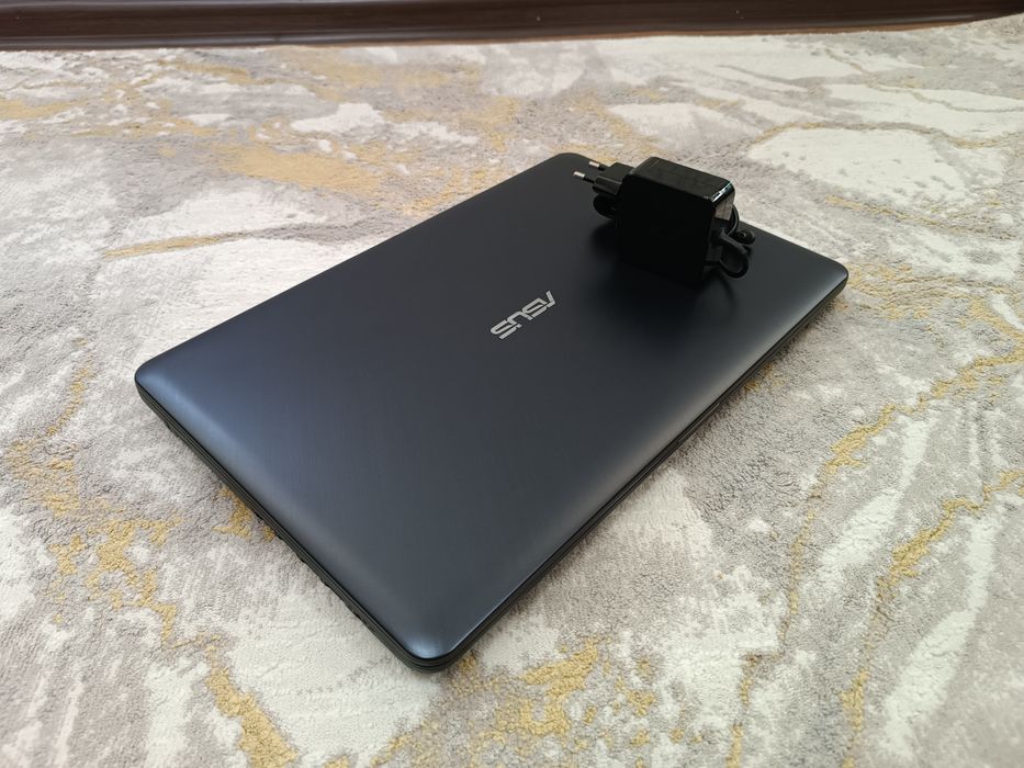 Ноутбук ASUS i7-8thGen SSD 512Гб.