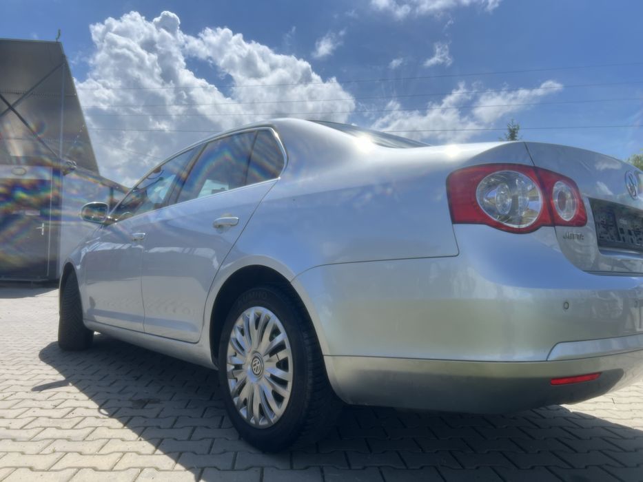 VOLKSWAGEN Jetta 2005 — imagine 3