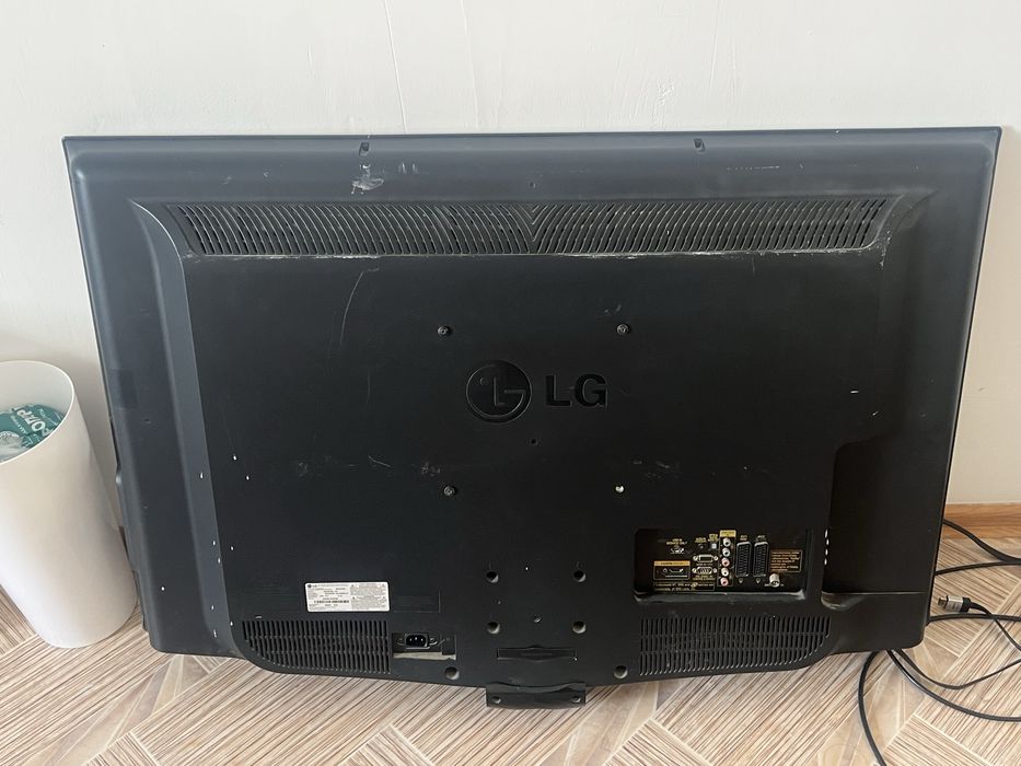 Телевизор LG черный