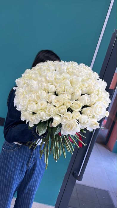 Продаю свежий букет из 101 белых роз