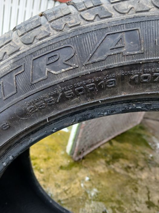 Vând 2 anvelope 255 50 19 marca Good Year RUN FLAT în stare excelentă