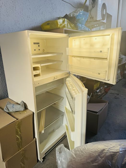 Продам Холодильник SHARP!!!