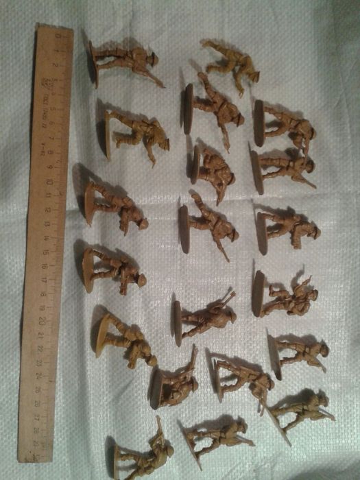 Фигуры солдат из пластика