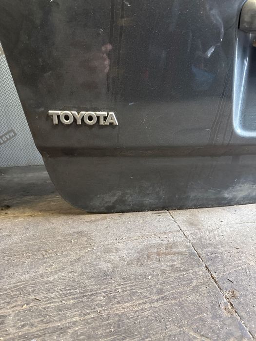 Заден капак toyota avensis verso