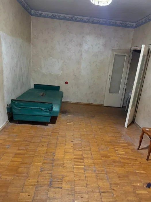 Продаётся Башлык 1в2/5/5 без ремонта без мебелья локации топ !!!
