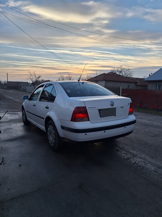 Volkswagen bora 1.6    -4000