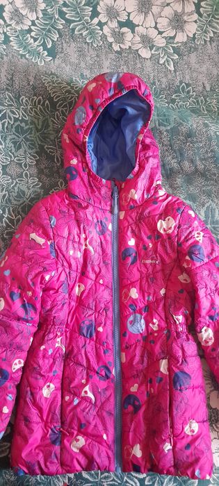 Продам куртку на девочку 4-6 лет демисезон