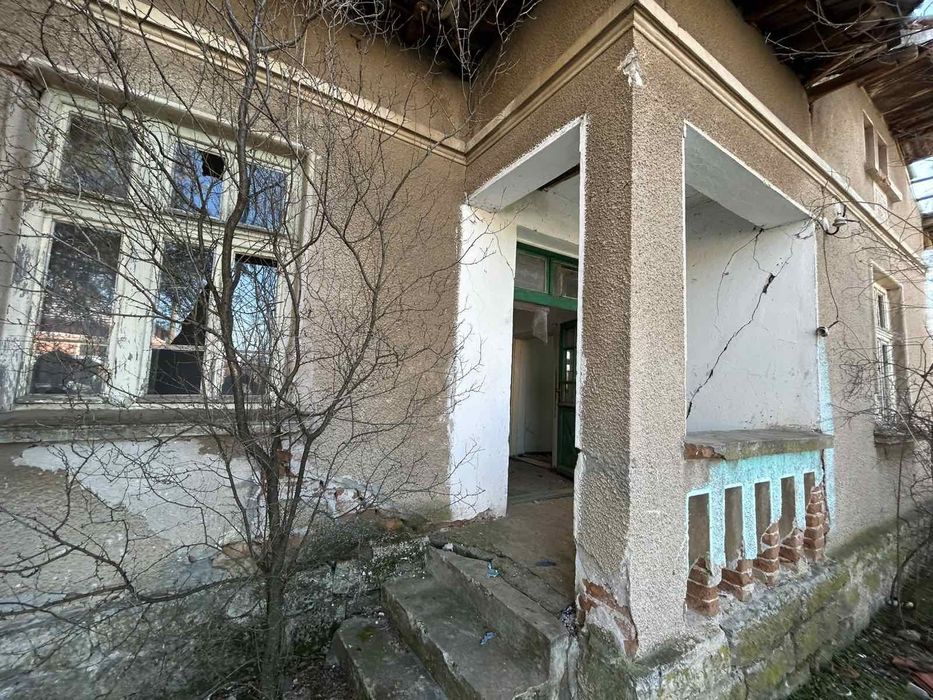 Продавам имот с къща в с.Бело поле