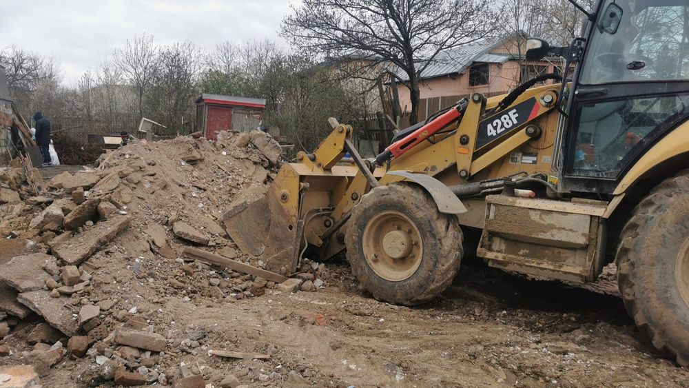 Inchiriez buldoexcavator Caterpillar 428f