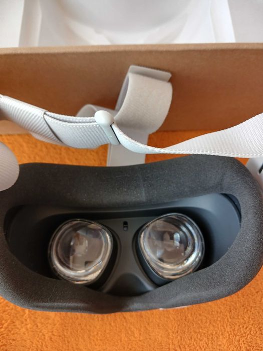 Oculus Quest 2 64GB – като нов, използван 4 пъти, пълен комплект