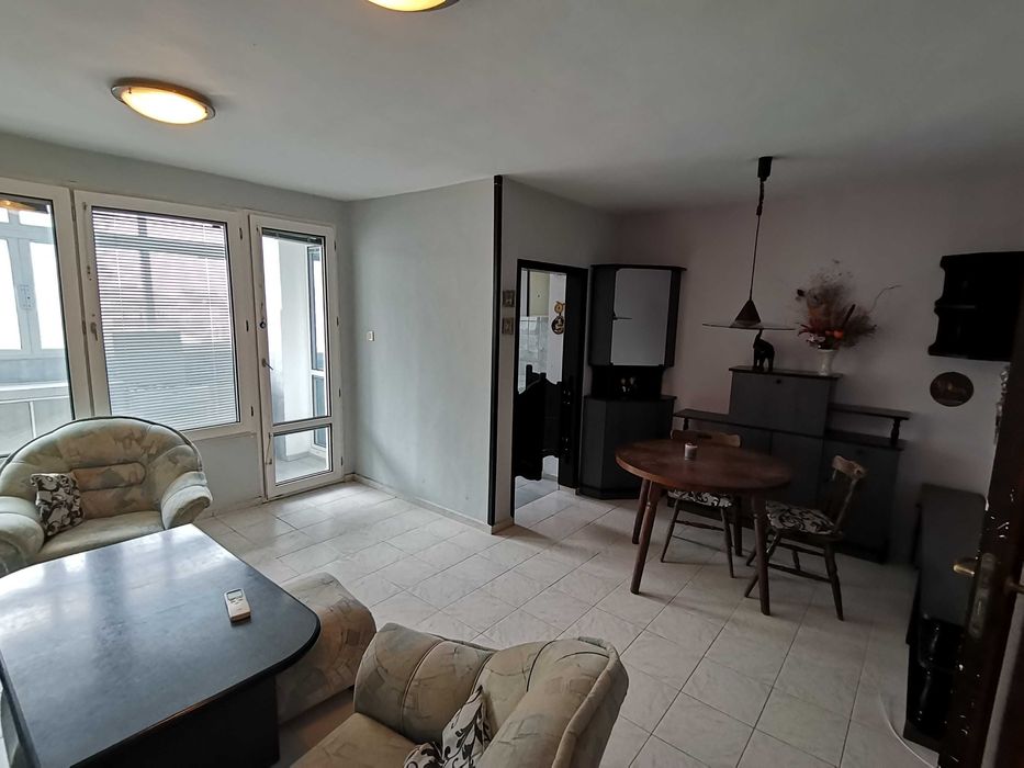 Дава се под наем Двустаен апартамент в Бургас, Възраждане - 60 кв.м за 224.4 € - Снимка #1