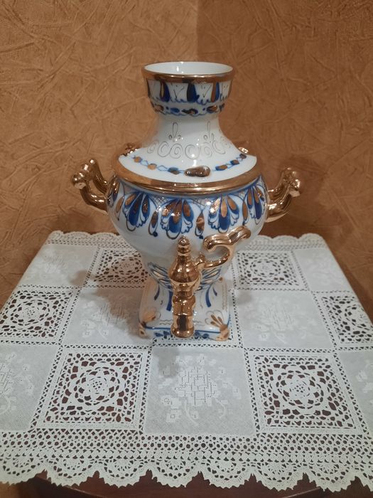 Сувенир-самовар,  фарфор, Гжель, в идеальном состоянии, золочение без
