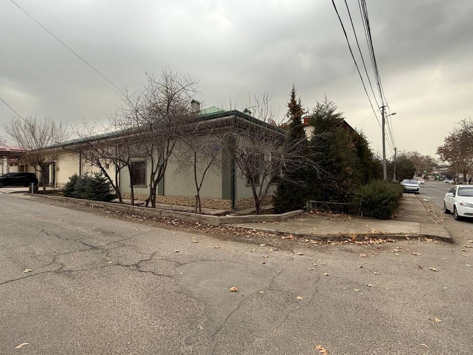 Центр Луначарский улица Садаф 4-соток углавой место бомба ровны фасад