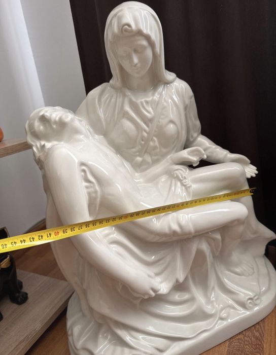 Statueta porcelan