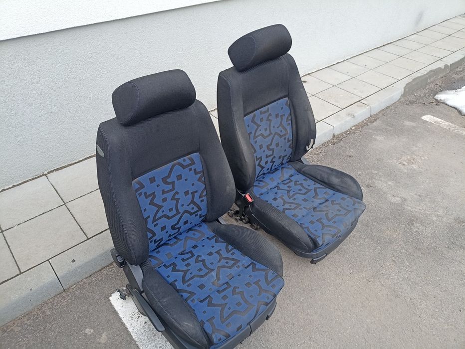 Комплект син салон (седалки)за Голф 4