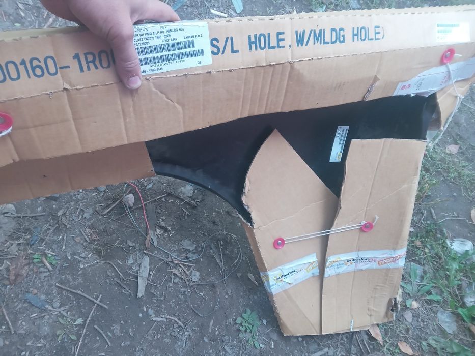 Продам крыло цешка  мерседес 202 правое