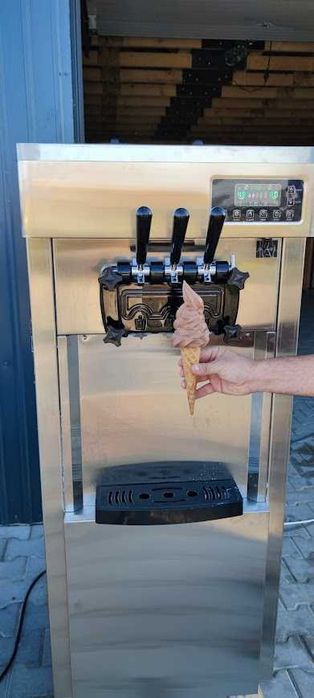 Mașină de înghețată profesională – Performanță și profit garantat