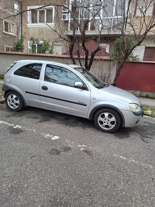 Vând Opel Corsa cu 2 uși