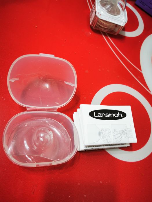 Vând diferite produse bebeluși, biberoane și pompa san