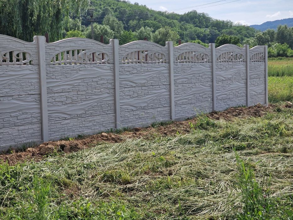 Vând gard din beton