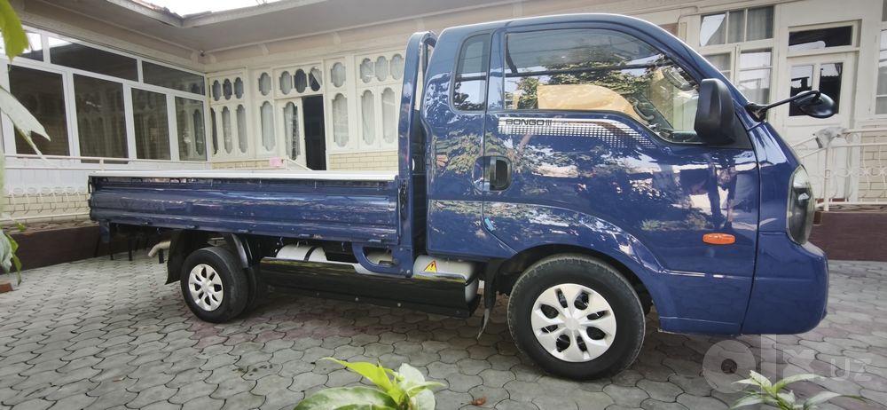 Kia bongo sotiladi