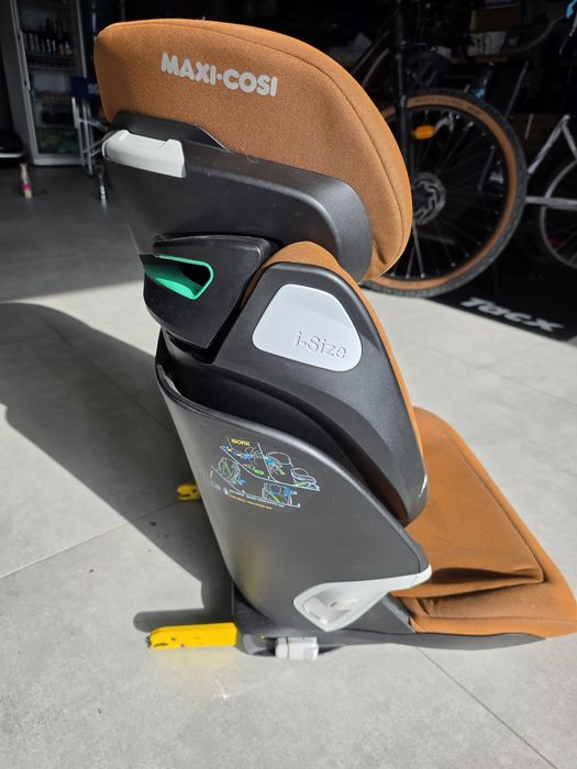 Scaun auto pentru copii maxicosi