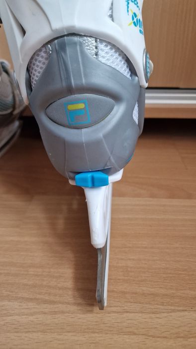 Patine de gheață copii FILA reglabile 29–32, stare foarte bună