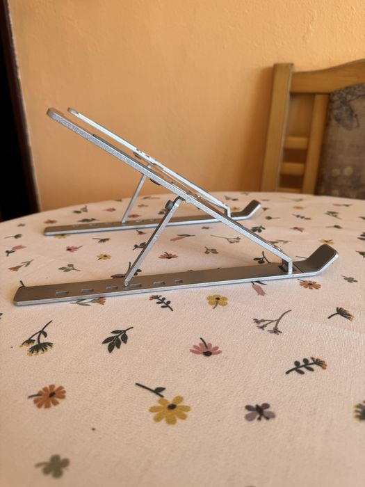 Алуминиева стойка за лаптоп