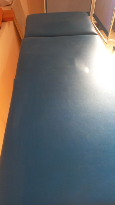 Продаю медицинскую кушетку