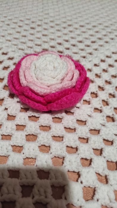 Покривка плетена на една кука 110 х 110 см